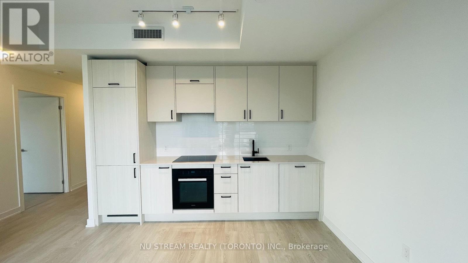 620 - 1 Quarrington Lane, Toronto, Ontario  M3C 0S4 - Photo 3 - C12645262