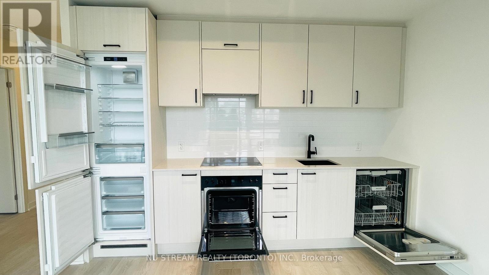 620 - 1 Quarrington Lane, Toronto, Ontario  M3C 0S4 - Photo 4 - C12645262