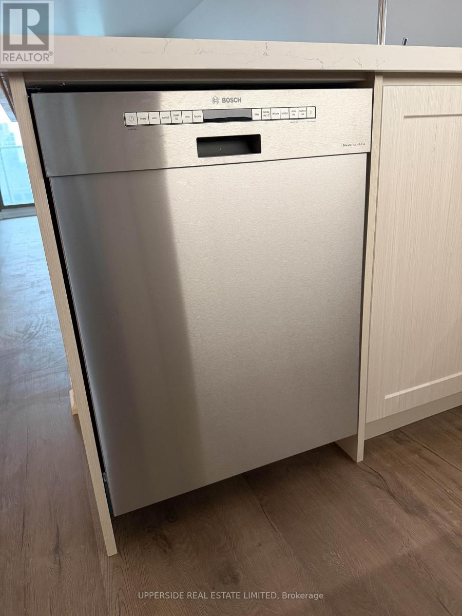 2705 - 750 Bay Street, Toronto, Ontario  M5G 1N6 - Photo 5 - C12645272