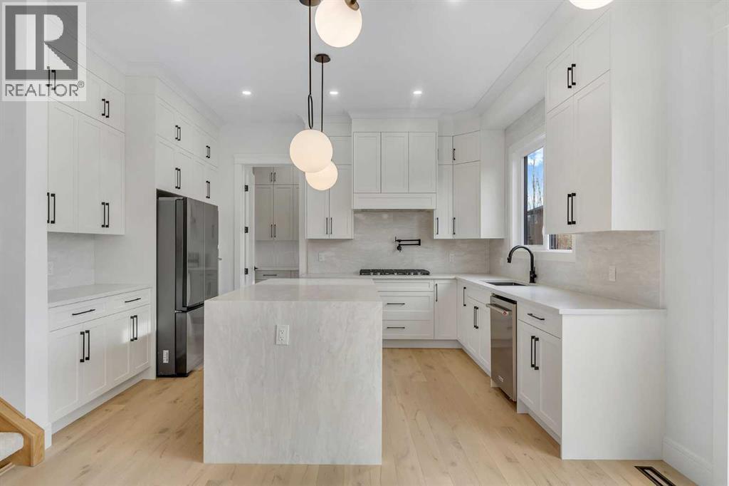 236 East Lakeview Place, Chestermere, Alberta  T1X 0A2 - Photo 12 - A2269147