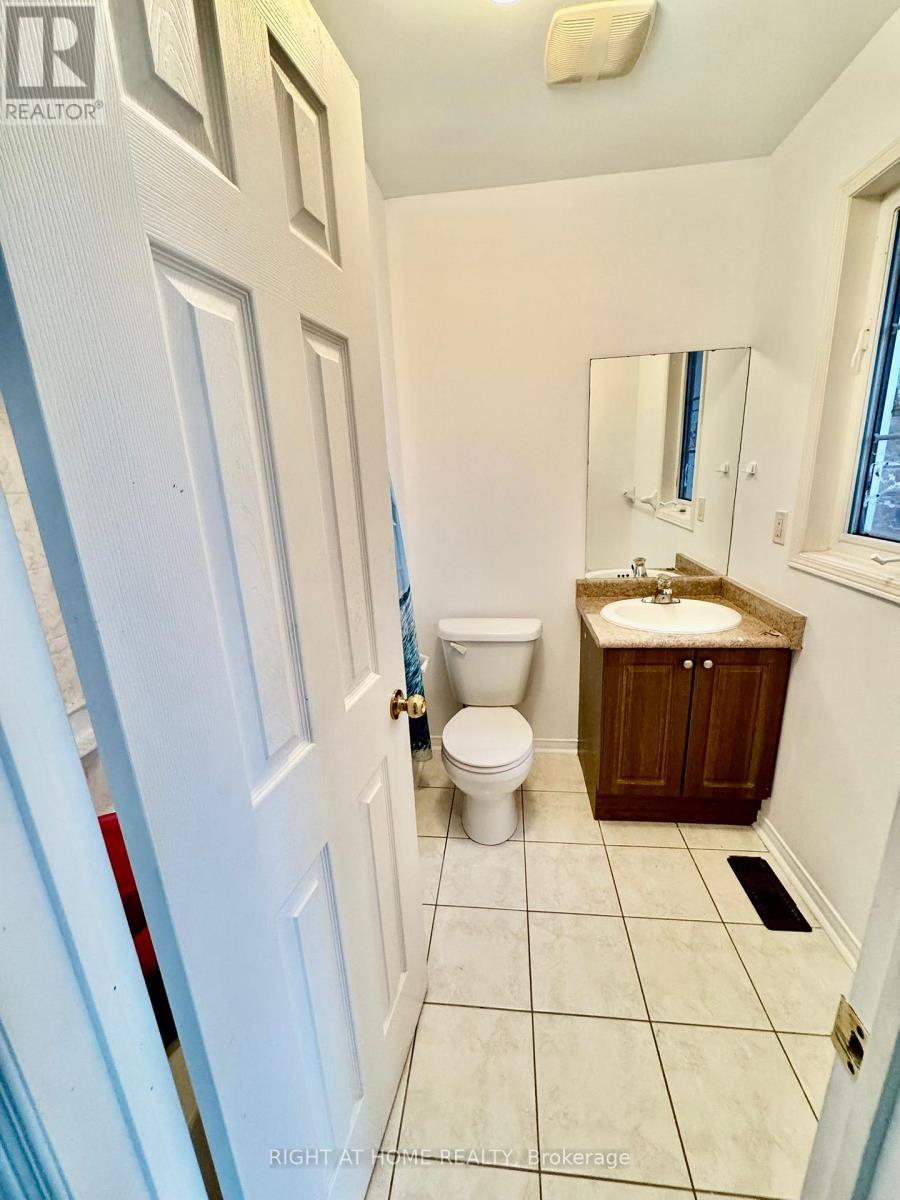 361 Aspendale Crescent, Mississauga, Ontario  L5W 0E7 - Photo 14 - W12553244