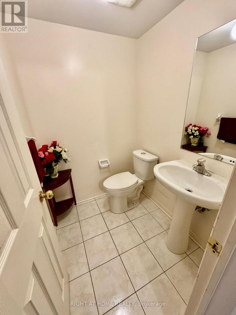 361 Aspendale Crescent, Mississauga, Ontario  L5W 0E7 - Photo 12 - W12553244