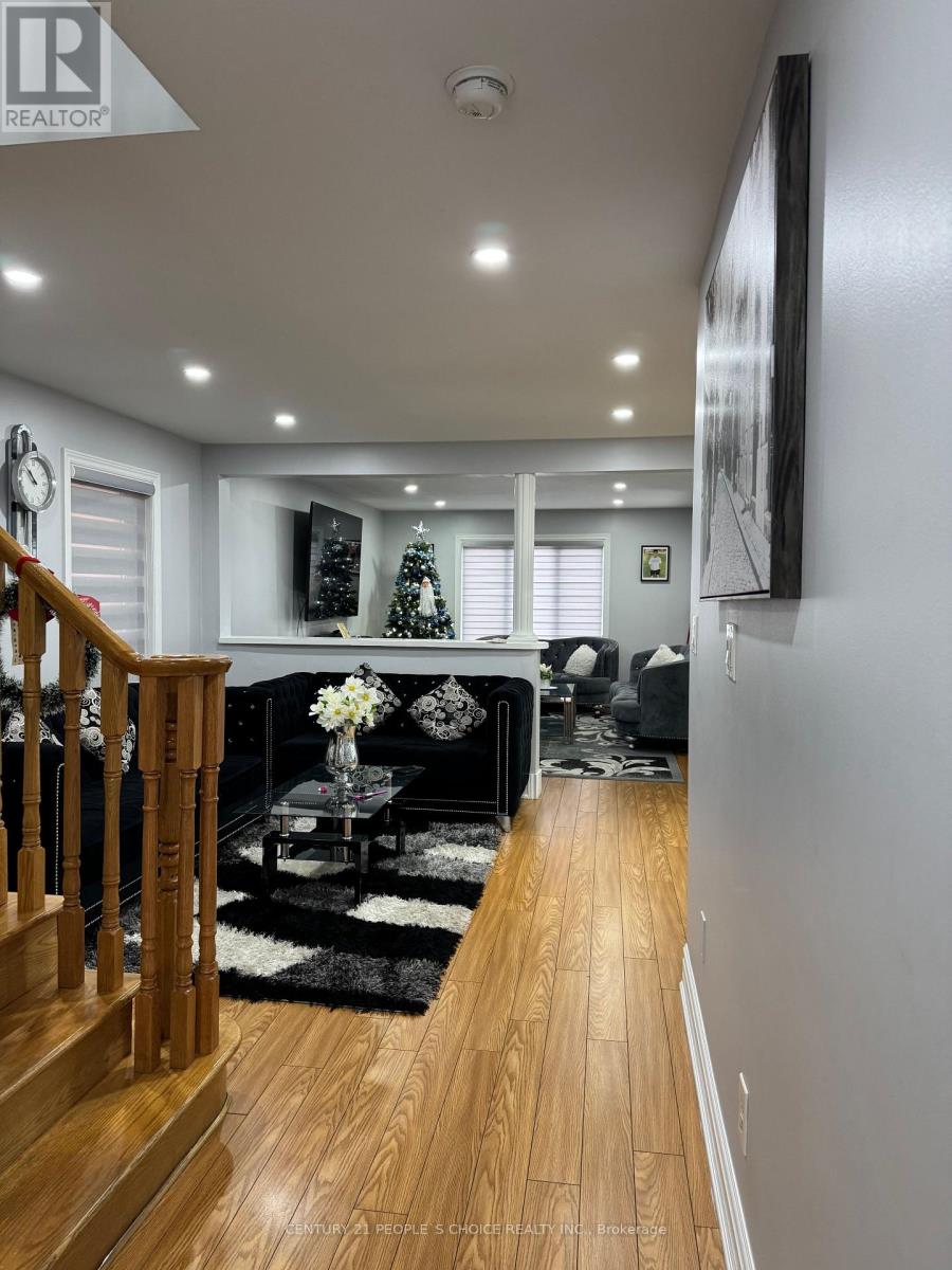 8 Bayridge Drive S, Brampton, Ontario  L6P 2H8 - Photo 13 - W12645276