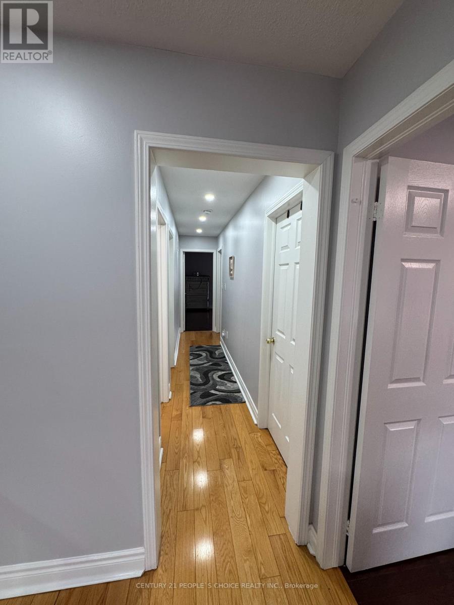 8 Bayridge Drive S, Brampton, Ontario  L6P 2H8 - Photo 30 - W12645276