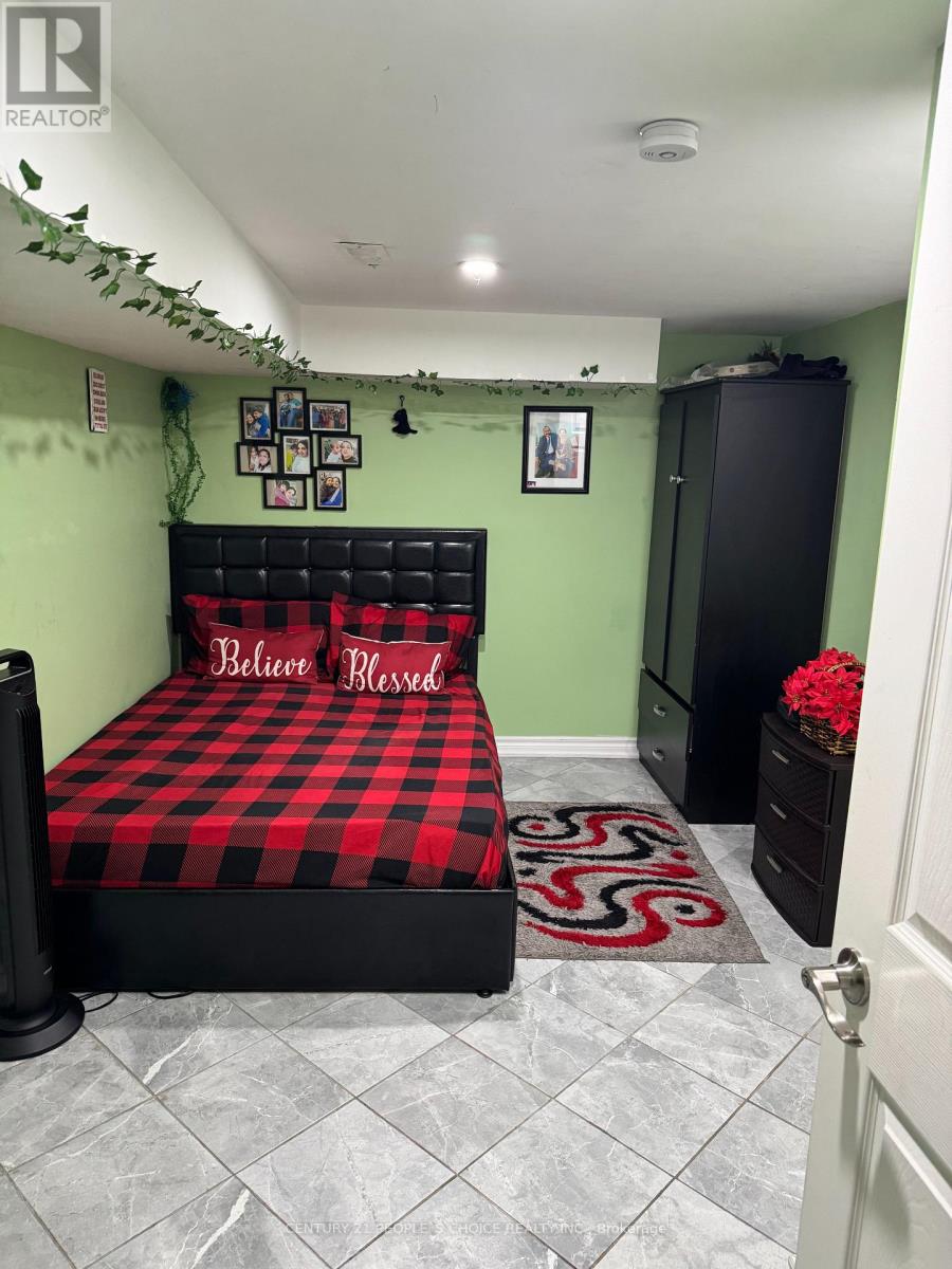 8 Bayridge Drive S, Brampton, Ontario  L6P 2H8 - Photo 37 - W12645276