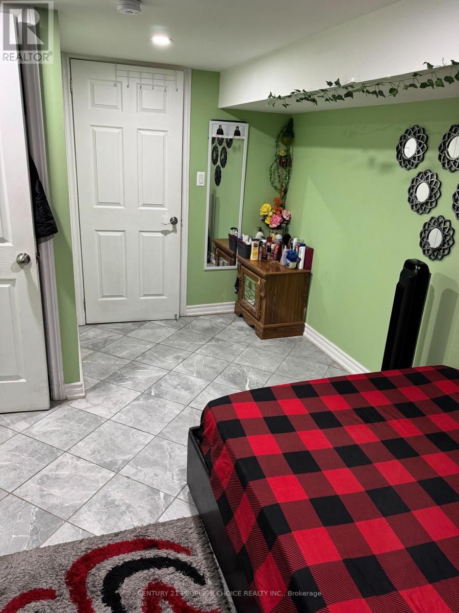 8 Bayridge Drive S, Brampton, Ontario  L6P 2H8 - Photo 38 - W12645276