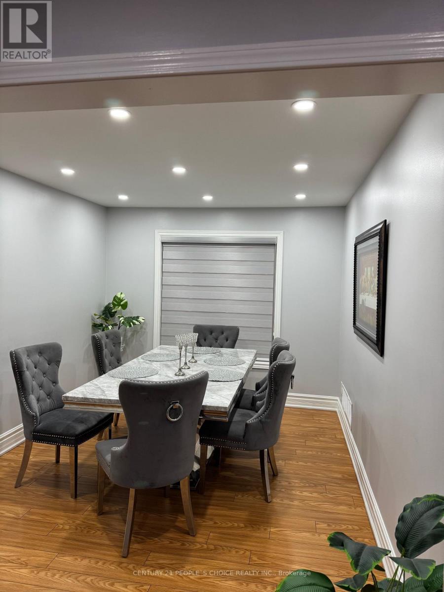 8 Bayridge Drive S, Brampton, Ontario  L6P 2H8 - Photo 7 - W12645276