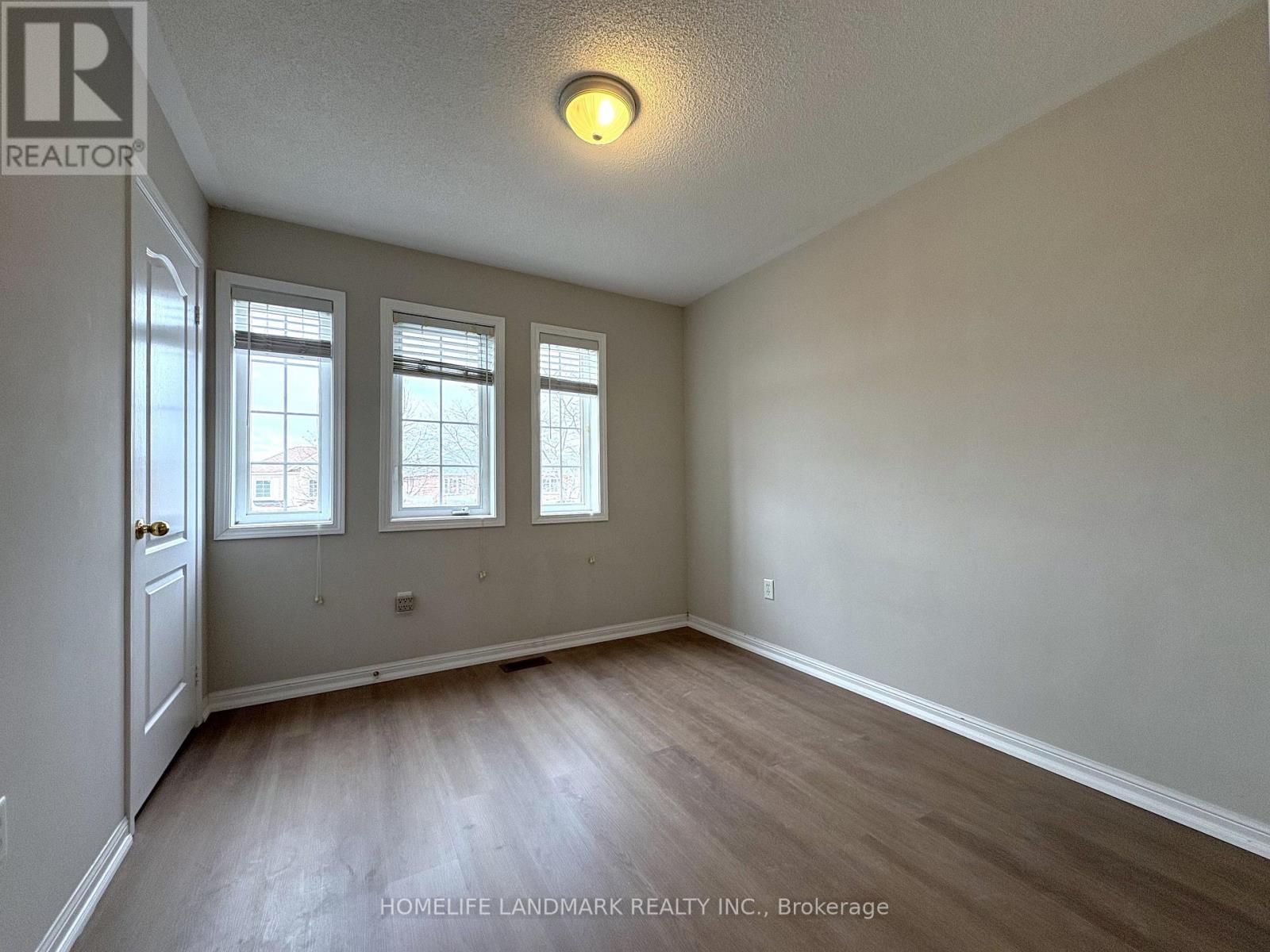 27 Devonwood Drive, Markham, Ontario  L6C 3A7 - Photo 10 - N12629242