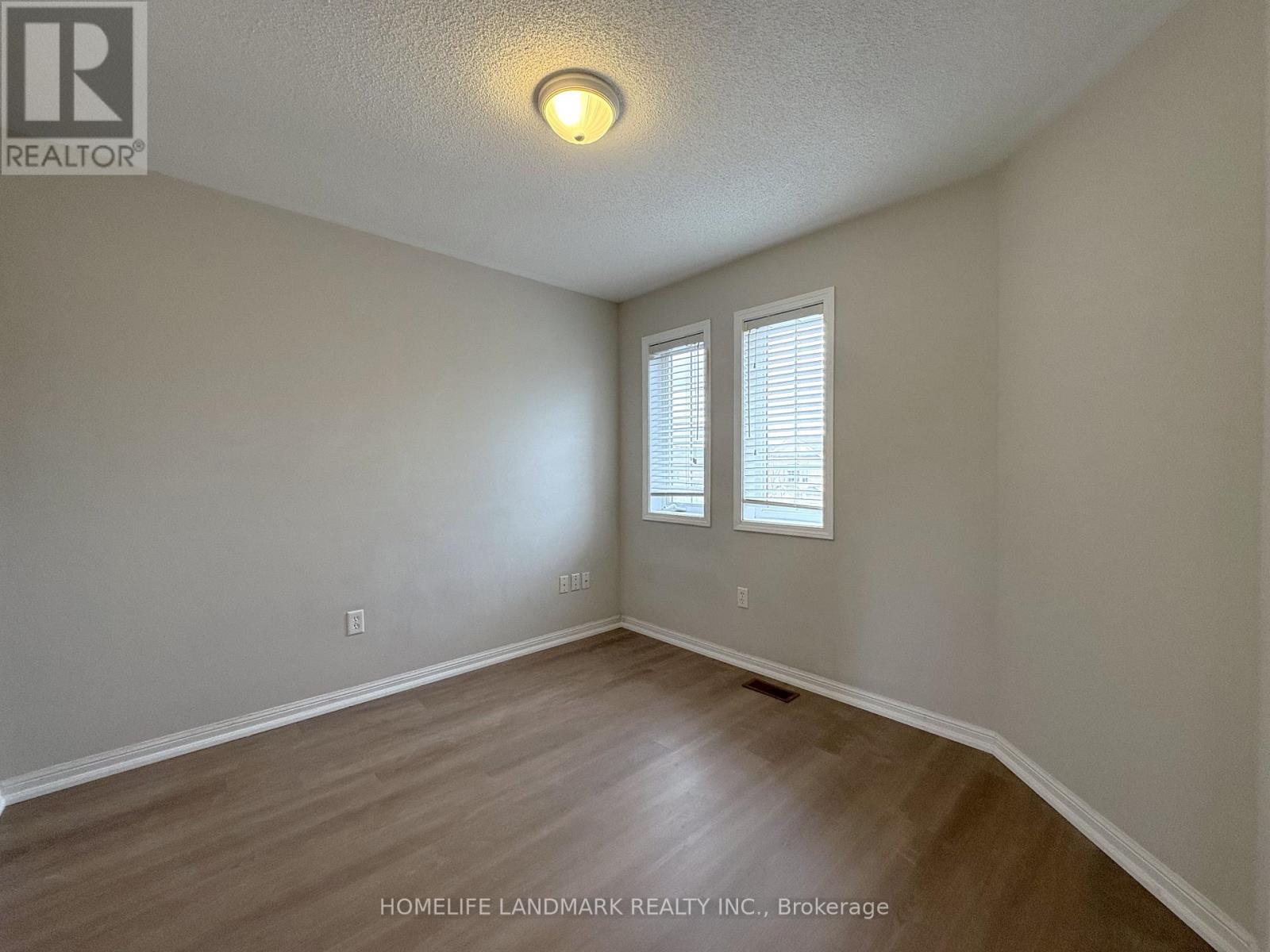 27 Devonwood Drive, Markham, Ontario  L6C 3A7 - Photo 11 - N12629242