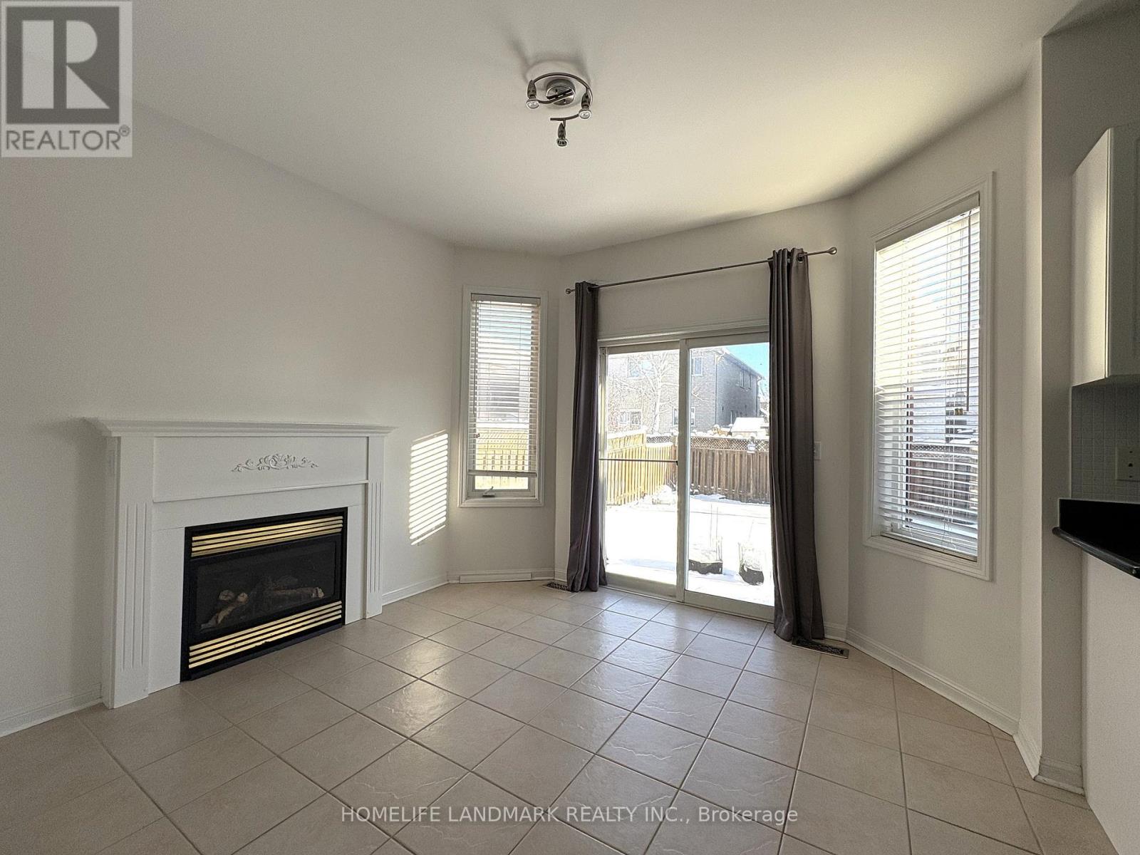 27 Devonwood Drive, Markham, Ontario  L6C 3A7 - Photo 5 - N12629242