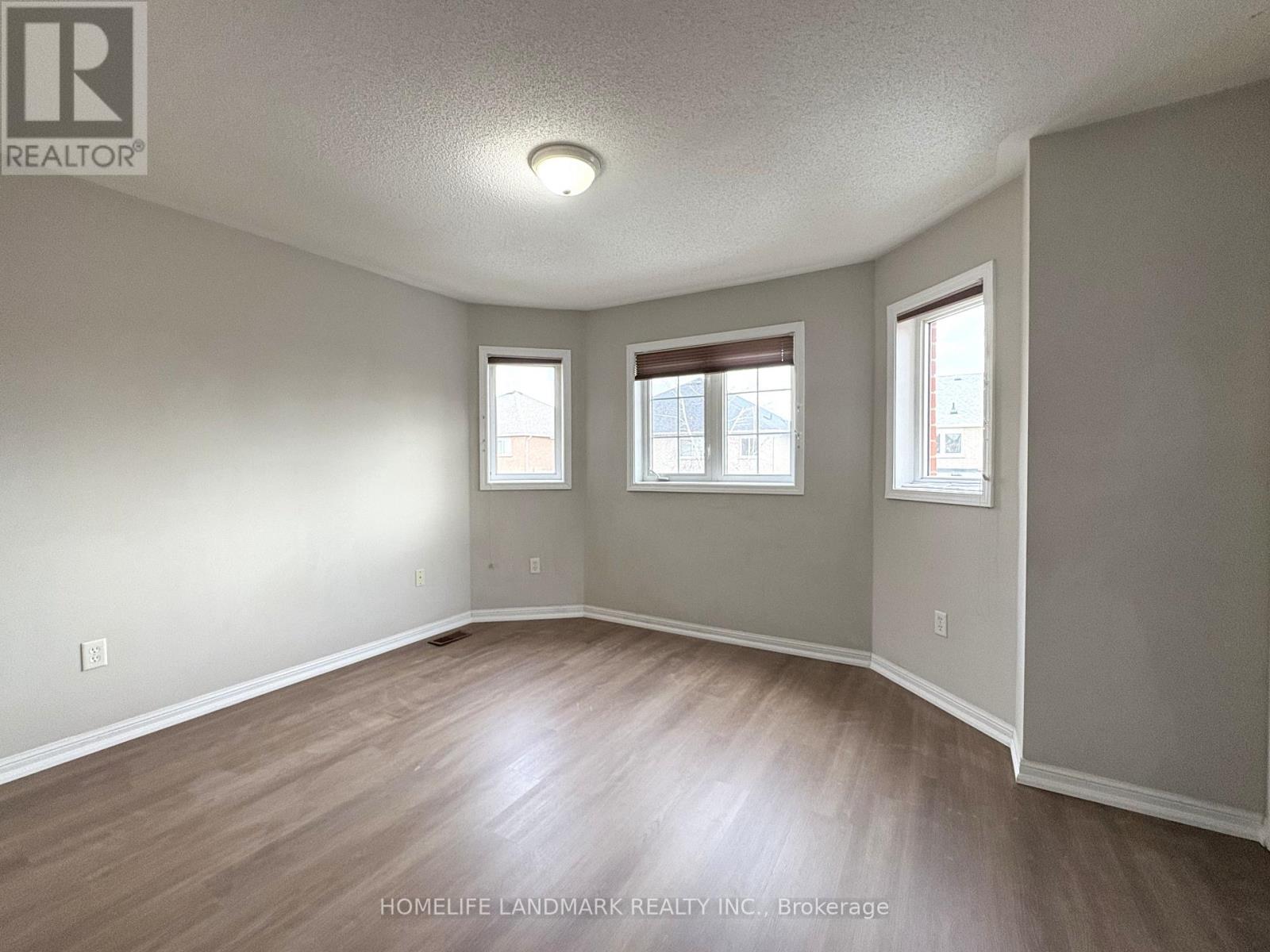 27 Devonwood Drive, Markham, Ontario  L6C 3A7 - Photo 7 - N12629242