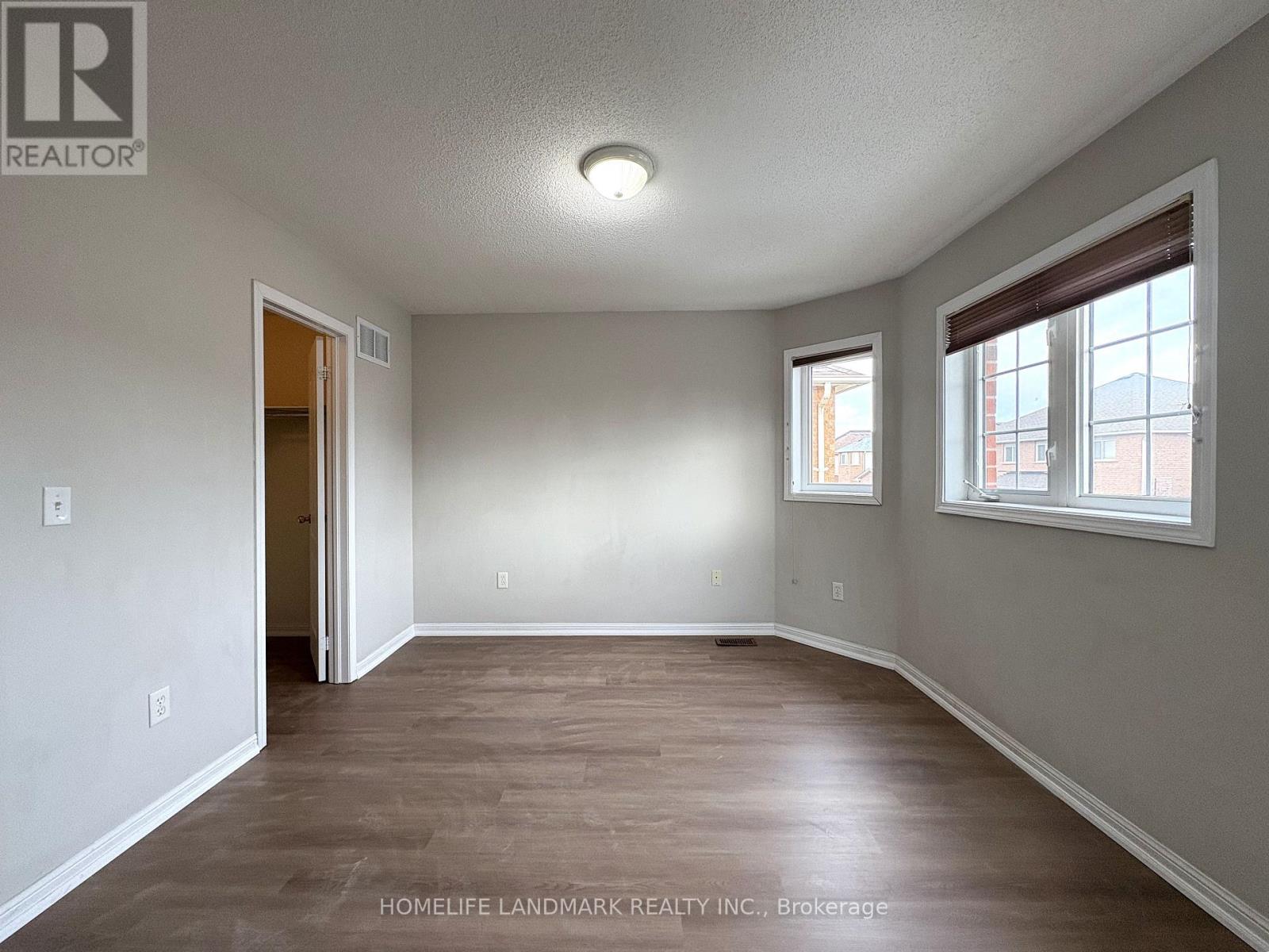 27 Devonwood Drive, Markham, Ontario  L6C 3A7 - Photo 8 - N12629242