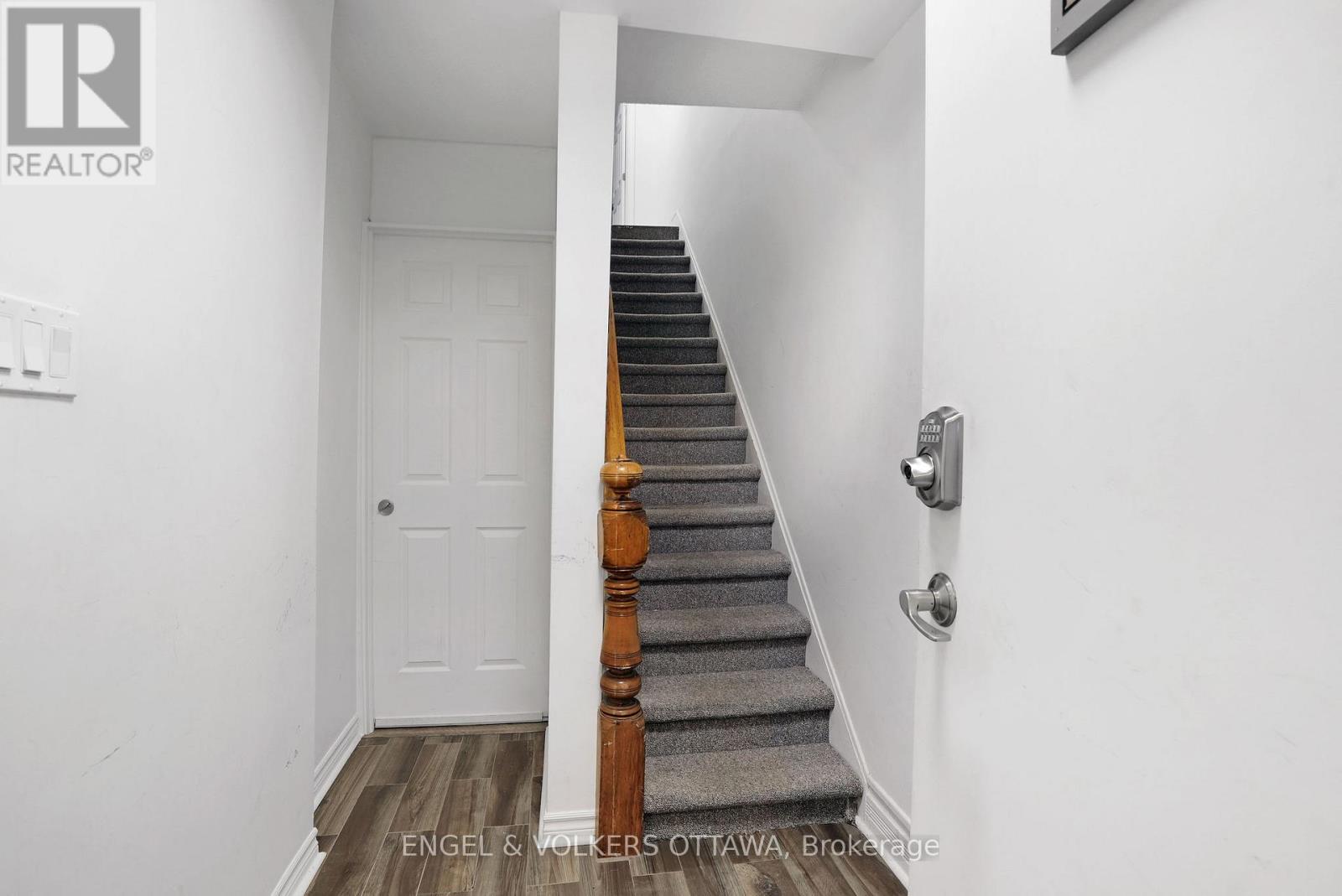 2 - 127 Third Avenue, Ottawa, Ontario  K1S 2J9 - Photo 3 - X12645300