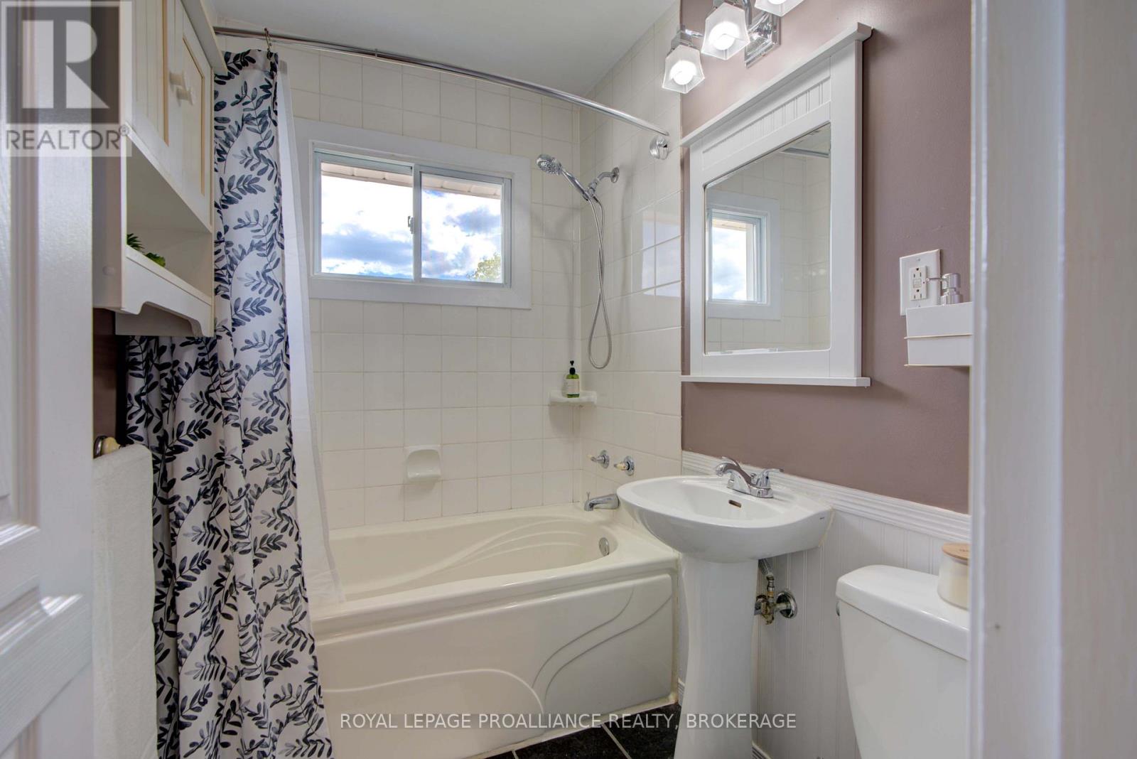 114 Drennan Street, Kingston, Ontario  K7K 2S5 - Photo 25 - X12486237