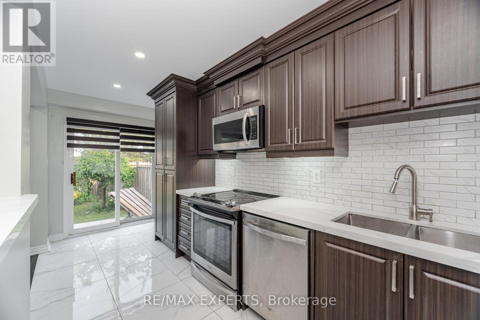 82 Twin Pines Crescent, Brampton, Ontario  L7A 1M8 - Photo 10 - W12645290