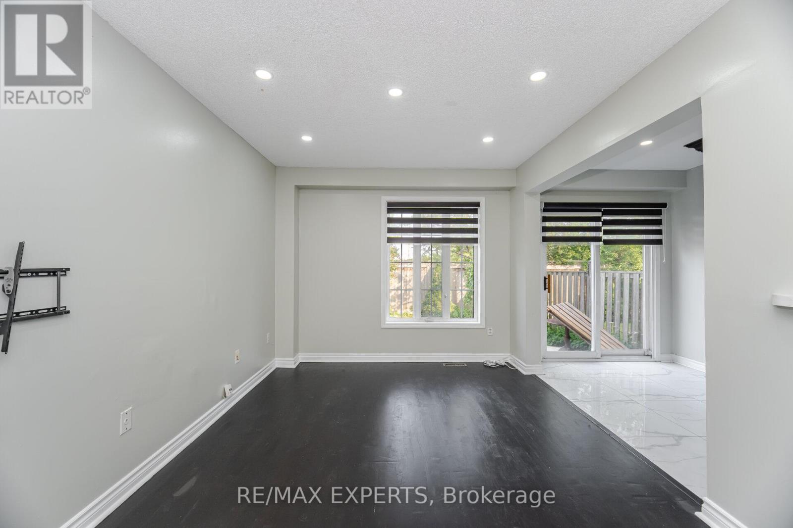 82 Twin Pines Crescent, Brampton, Ontario  L7A 1M8 - Photo 6 - W12645290