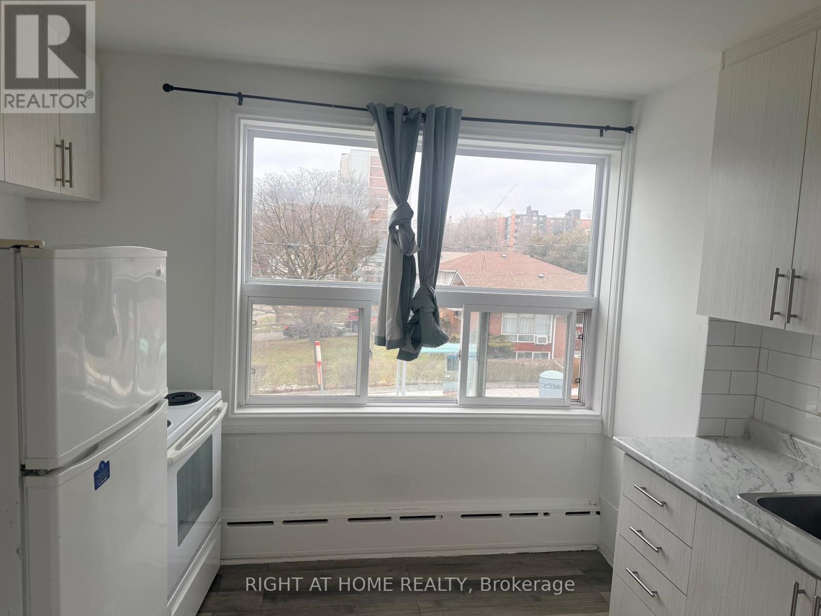 3 - 1758 Victoria Park Avenue, Toronto, Ontario  M1R 1R4 - Photo 5 - C12644260