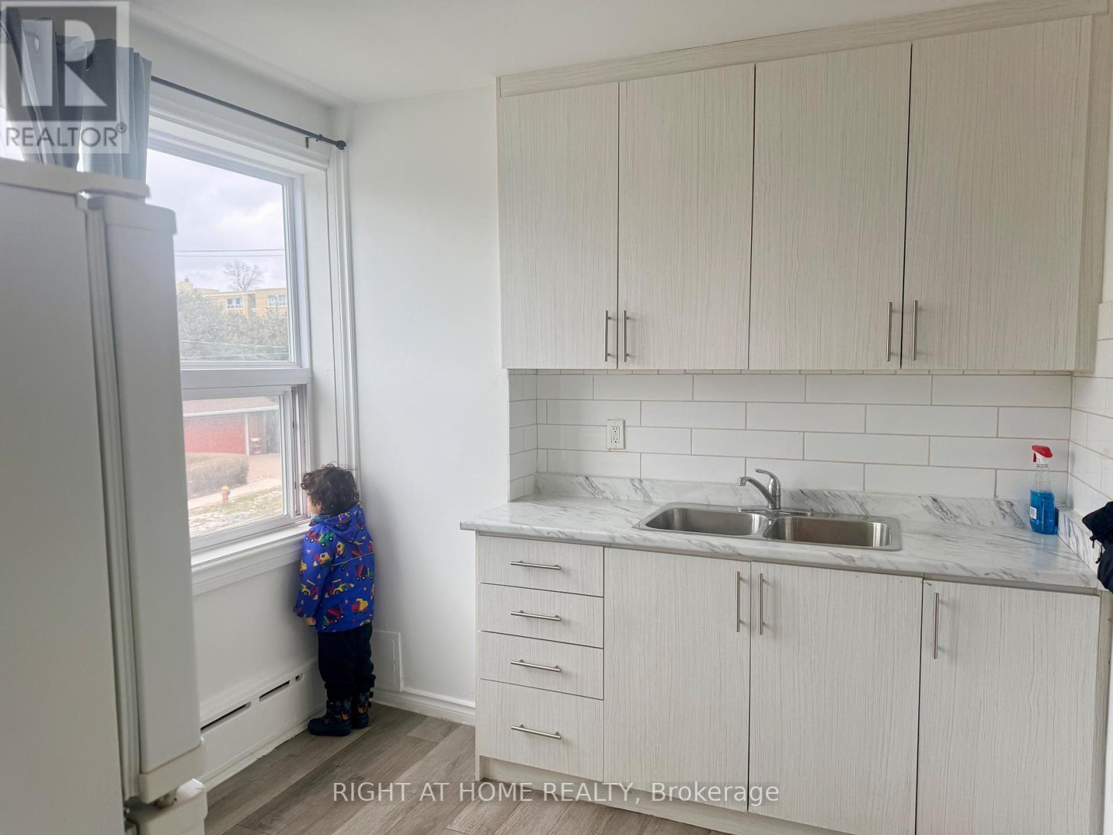 3 - 1758 Victoria Park Avenue, Toronto, Ontario  M1R 1R4 - Photo 6 - C12644260