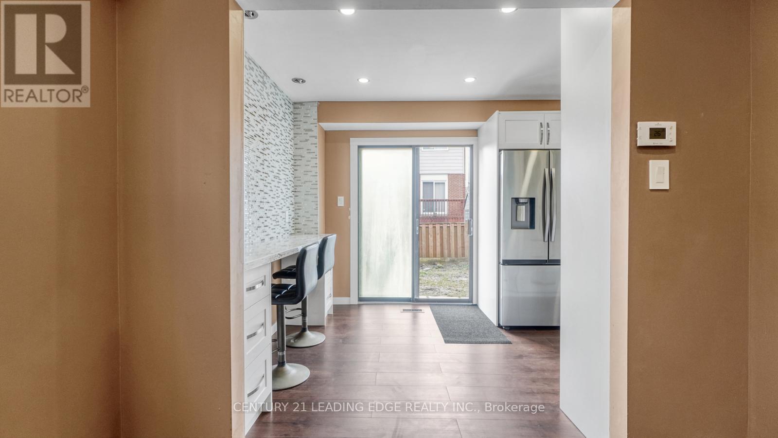 4064 Teakwood Drive, Mississauga, Ontario  L5C 3L5 - Photo 13 - W12465649