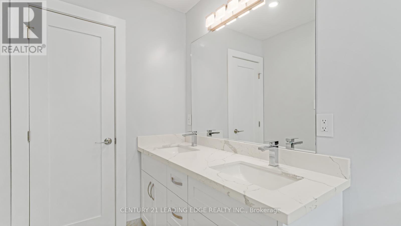 4064 Teakwood Drive, Mississauga, Ontario  L5C 3L5 - Photo 30 - W12465649