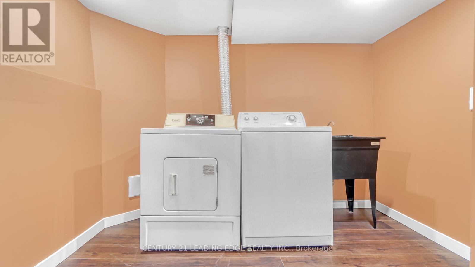 4064 Teakwood Drive, Mississauga, Ontario  L5C 3L5 - Photo 32 - W12465649