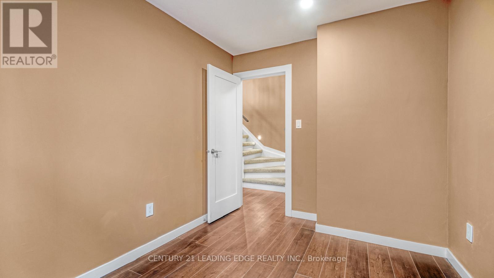 4064 Teakwood Drive, Mississauga, Ontario  L5C 3L5 - Photo 9 - W12465649