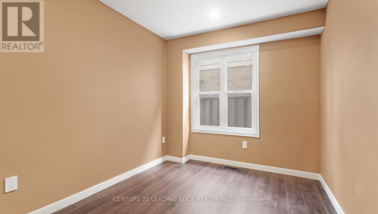 4064 Teakwood Drive, Mississauga, Ontario  L5C 3L5 - Photo 8 - W12465649