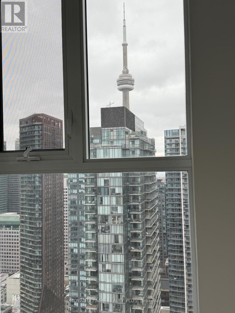 3904 - 318 Richmond Street, Toronto (Waterfront Communities), Ontario  M5V 0B4 - Photo 11 - C12645324