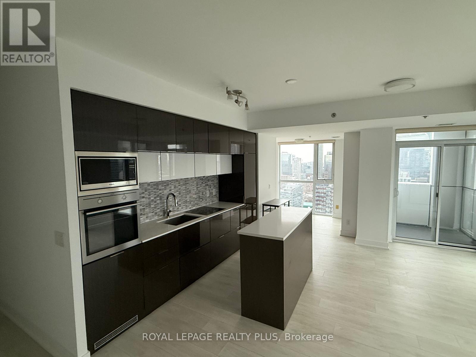 3904 - 318 Richmond Street, Toronto (Waterfront Communities), Ontario  M5V 0B4 - Photo 2 - C12645324