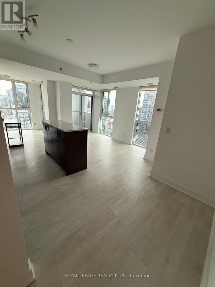 3904 - 318 Richmond Street, Toronto (Waterfront Communities), Ontario  M5V 0B4 - Photo 3 - C12645324