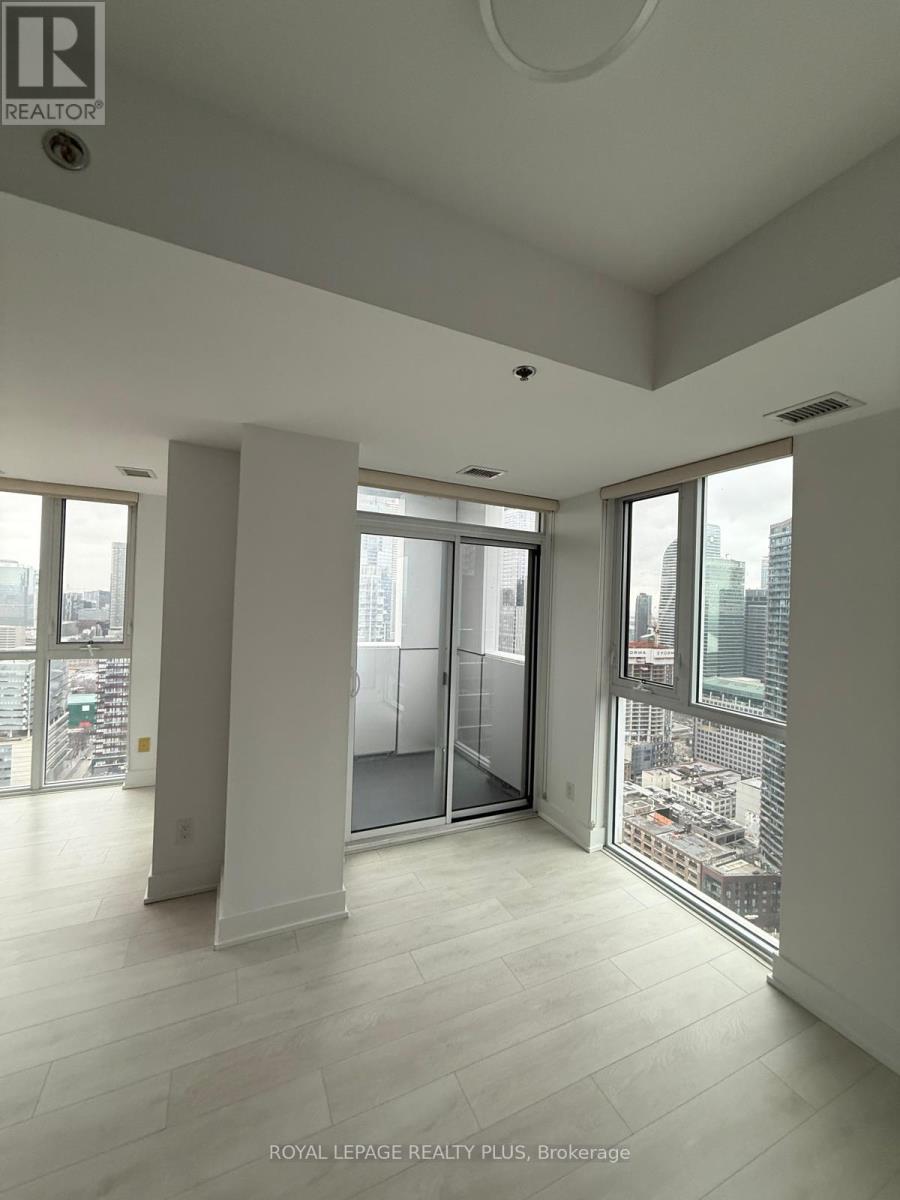 3904 - 318 Richmond Street, Toronto (Waterfront Communities), Ontario  M5V 0B4 - Photo 4 - C12645324