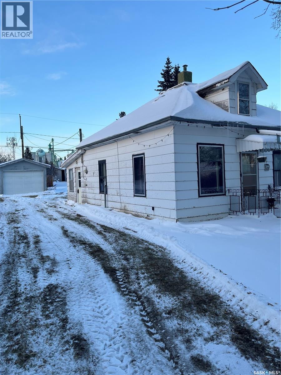 105 3rd Avenue E, Blaine Lake, Saskatchewan  S0J 0J0 - Photo 2 - SK025830