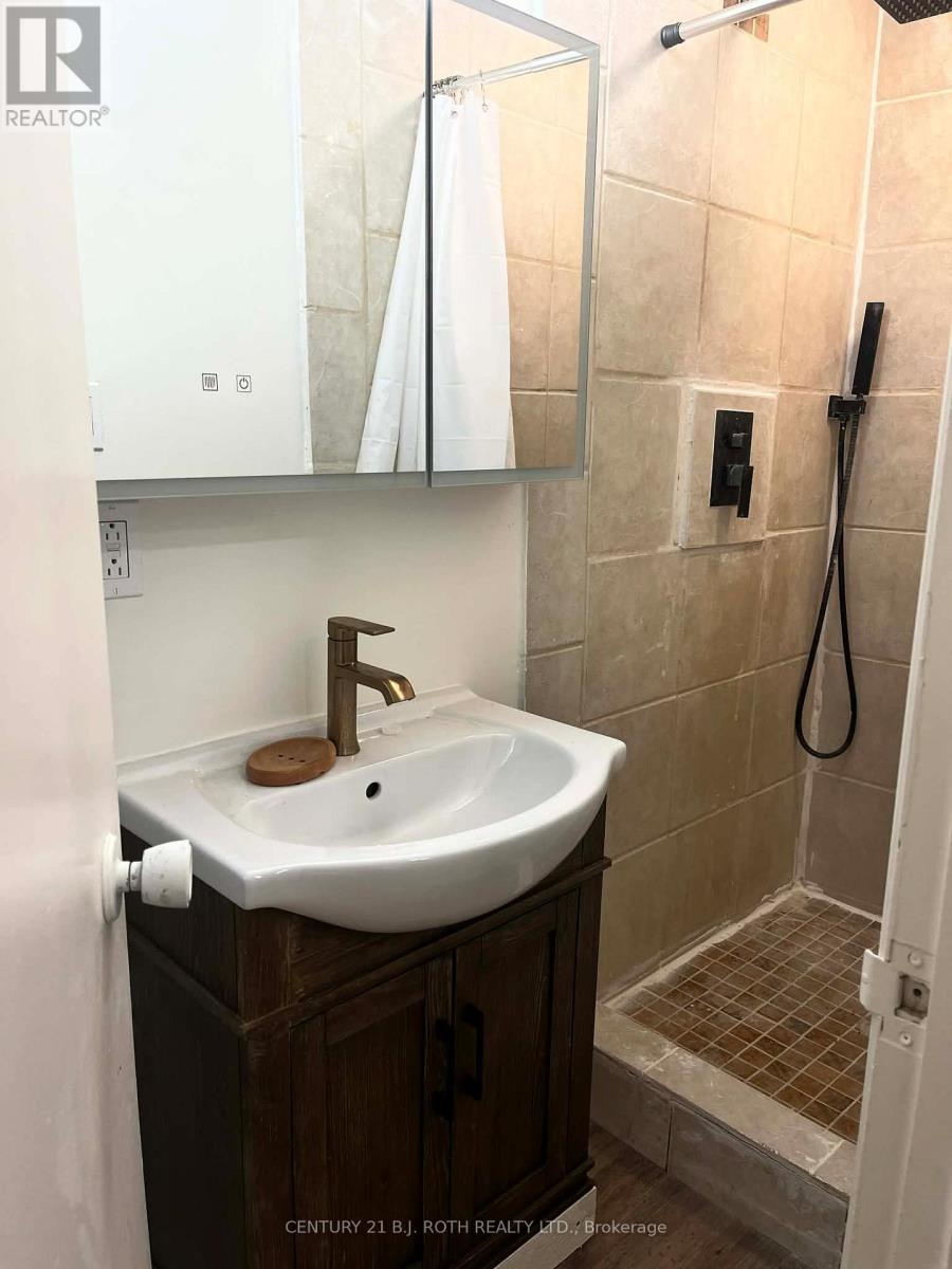 B - 20 Meadowland Avenue, Barrie, Ontario  L4N 2Y4 - Photo 12 - S12645326