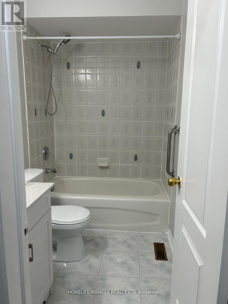 66 Studebaker Trail, Brampton (Fletcher's Meadow), Ontario  L7A 3A5 - Photo 11 - W12645312