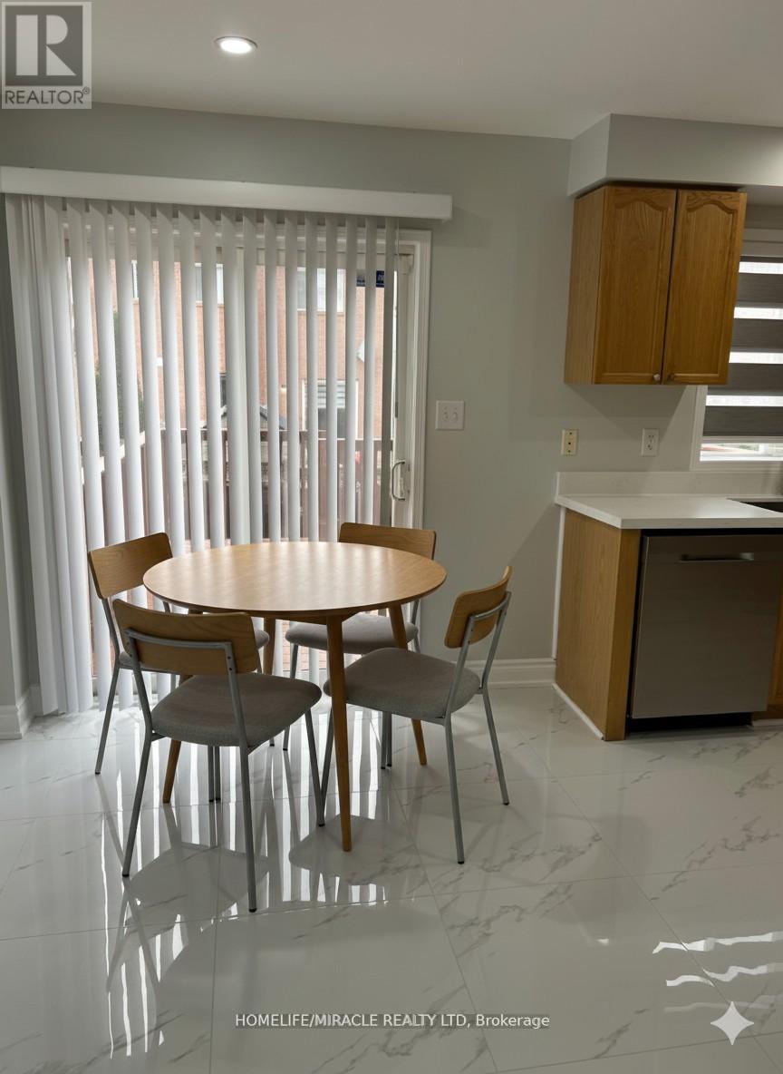 66 Studebaker Trail, Brampton (Fletcher's Meadow), Ontario  L7A 3A5 - Photo 5 - W12645312