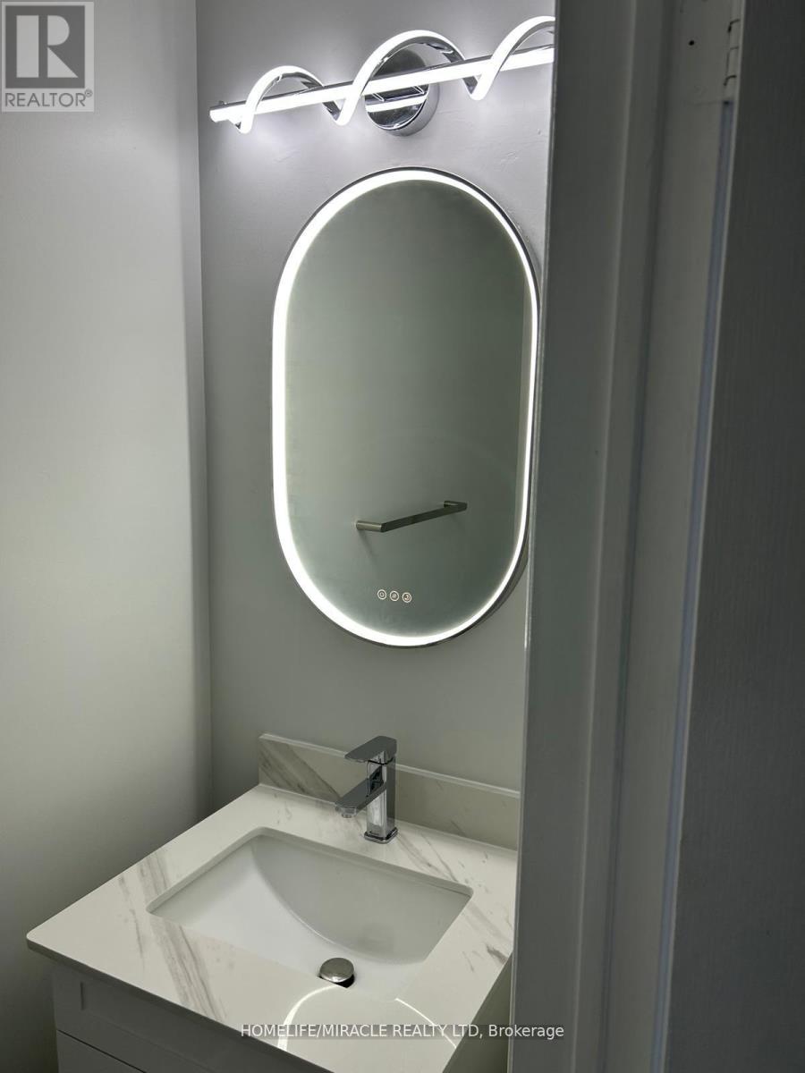 66 Studebaker Trail, Brampton (Fletcher's Meadow), Ontario  L7A 3A5 - Photo 7 - W12645312