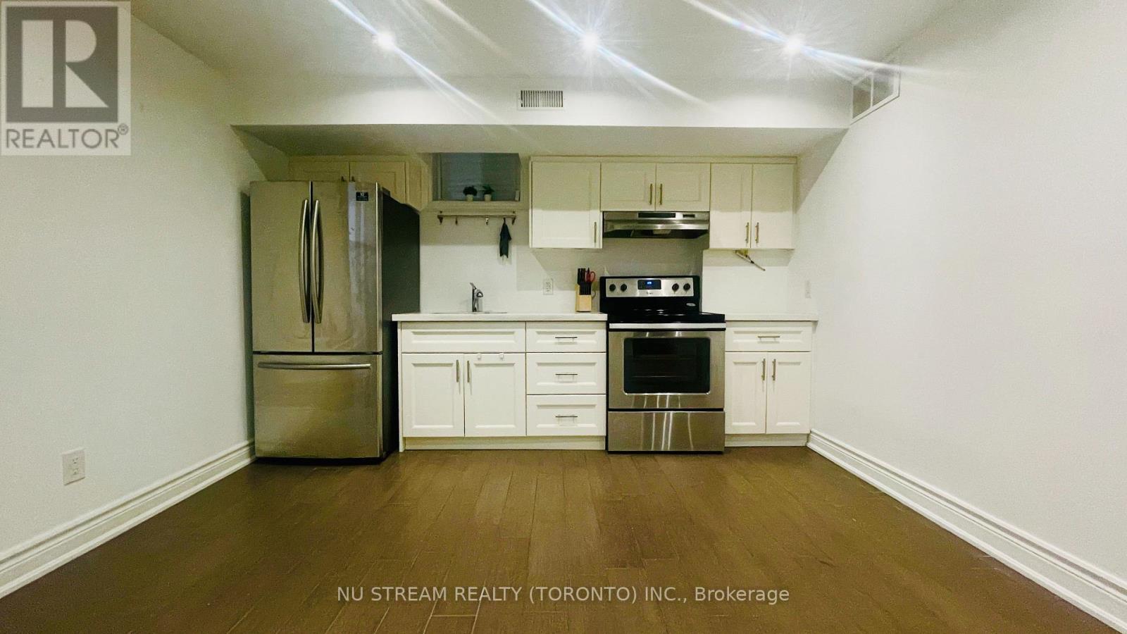 Bsmt - 36 Flavian Crescent, Toronto, Ontario  M2H 1V9 - Photo 6 - C12645336