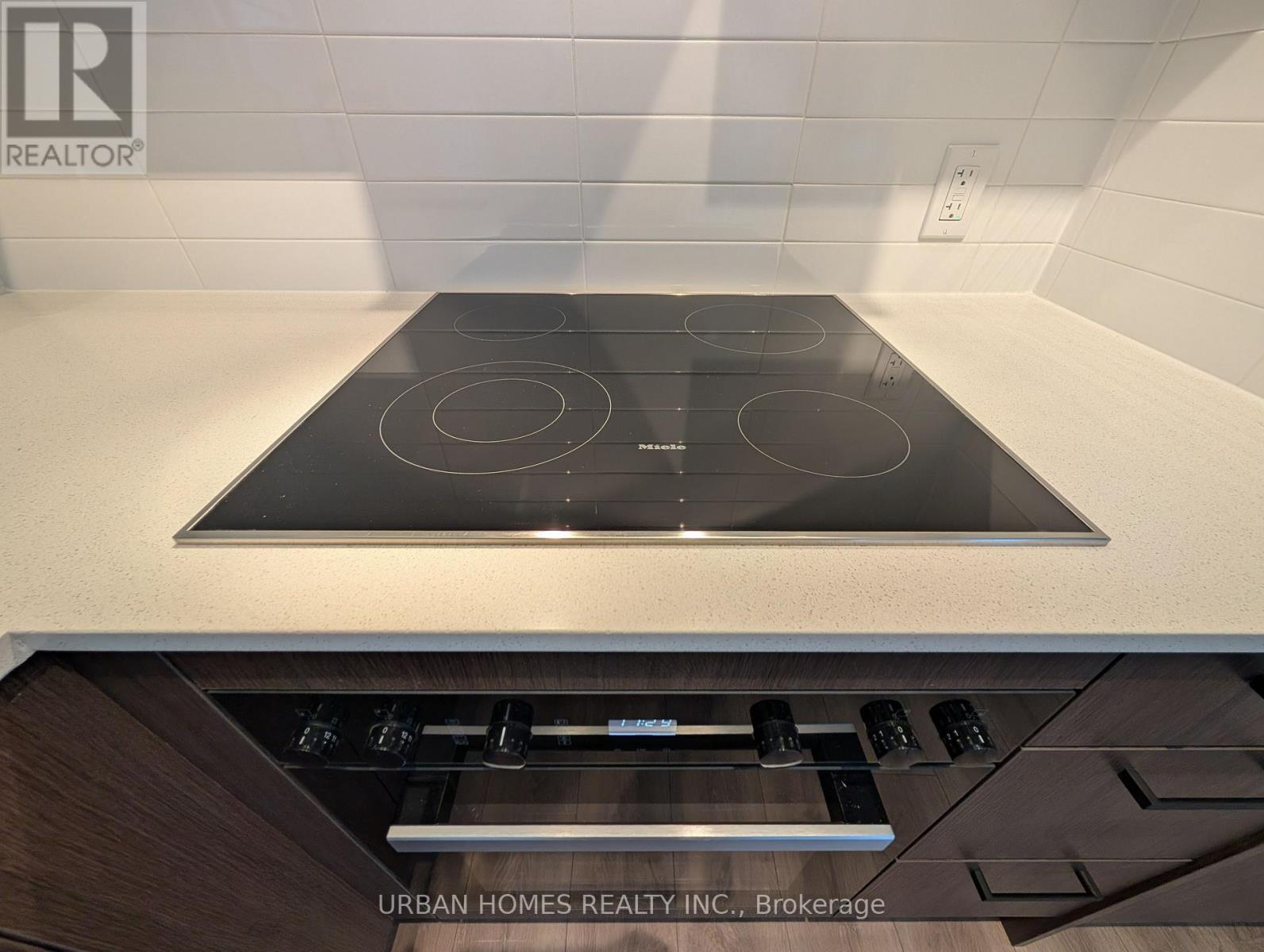 2012 - 1 Quarrington Lane, Toronto, Ontario  M3C 0S4 - Photo 2 - C12645338