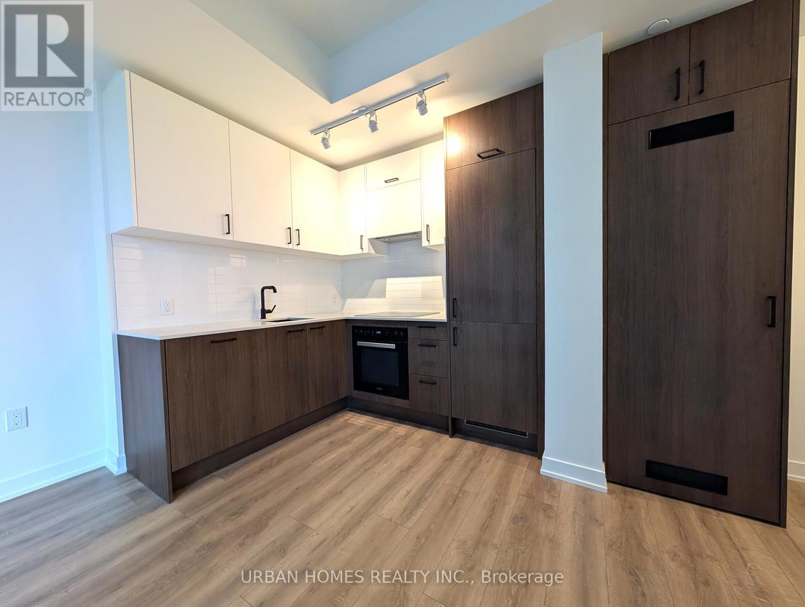 2012 - 1 Quarrington Lane, Toronto, Ontario  M3C 0S4 - Photo 3 - C12645338