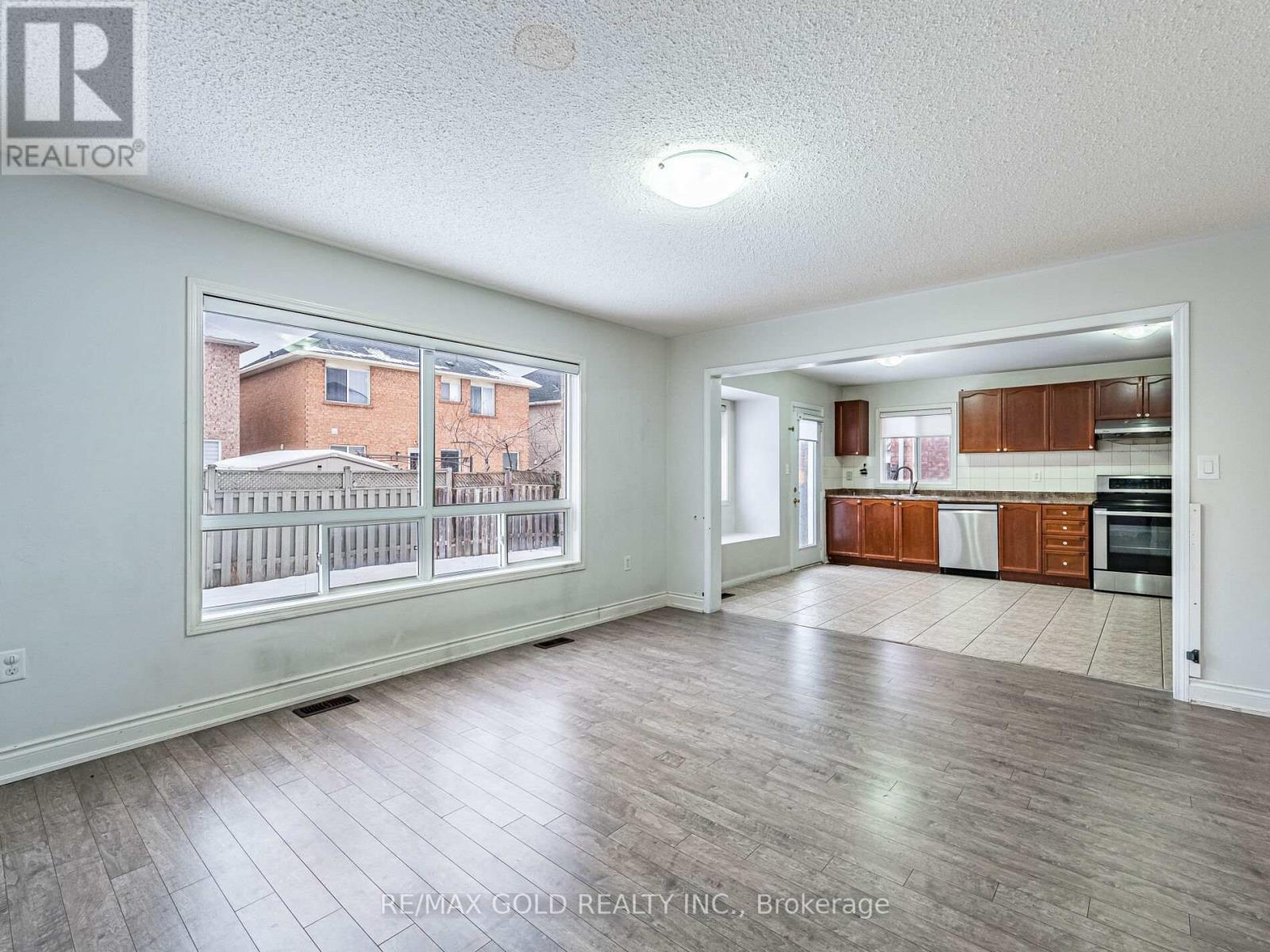 42 Zimmer Street, Brampton, Ontario  L6S 6L9 - Photo 15 - W12638928