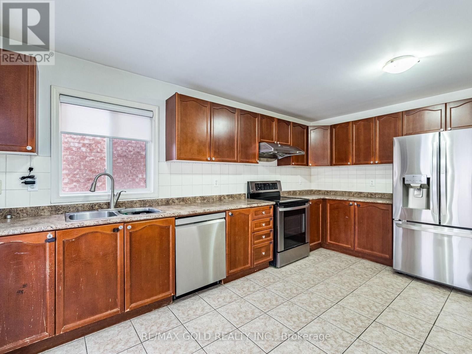 42 Zimmer Street, Brampton, Ontario  L6S 6L9 - Photo 16 - W12638928