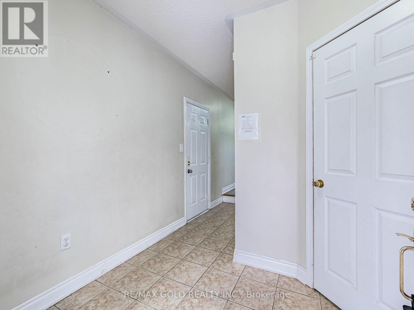 42 Zimmer Street, Brampton, Ontario  L6S 6L9 - Photo 4 - W12638928