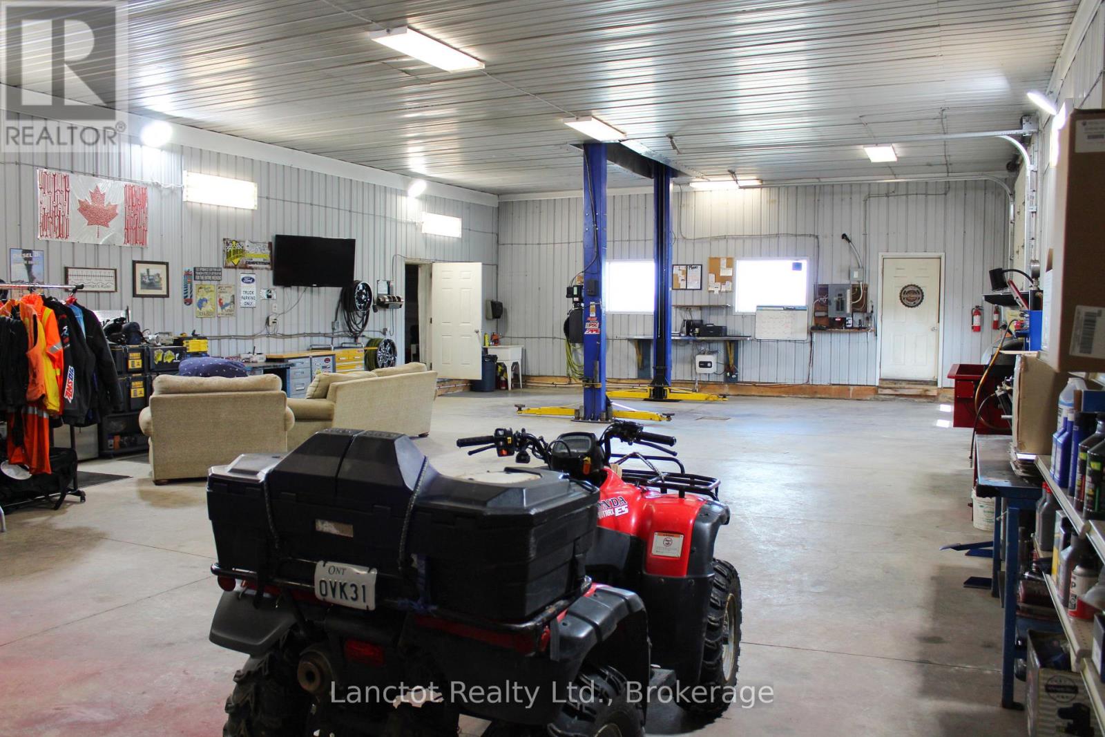 402558 Grey Road 17, Georgian Bluffs, Ontario  N0H 2T0 - Photo 10 - X12398656