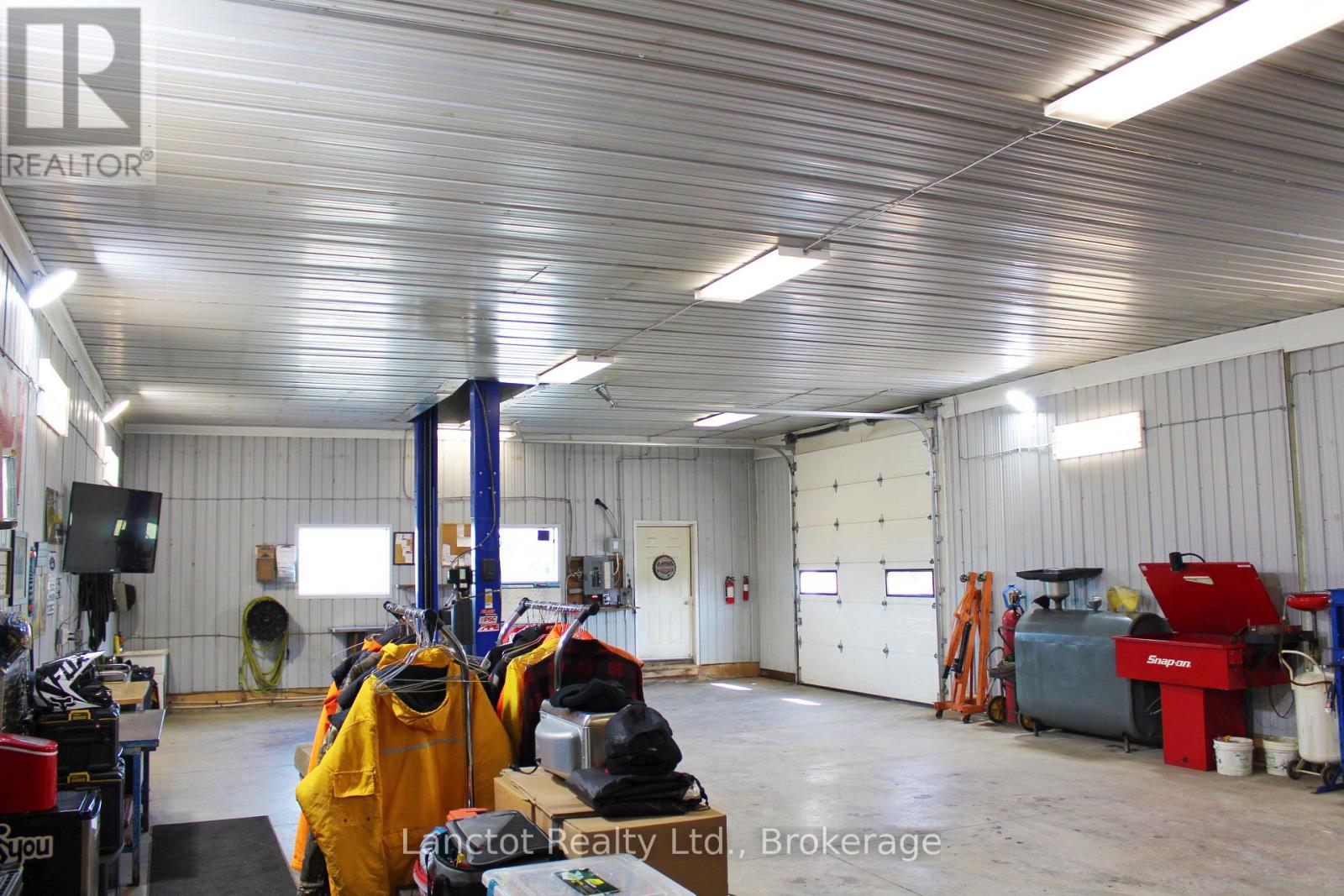 402558 Grey Road 17, Georgian Bluffs, Ontario  N0H 2T0 - Photo 11 - X12398656