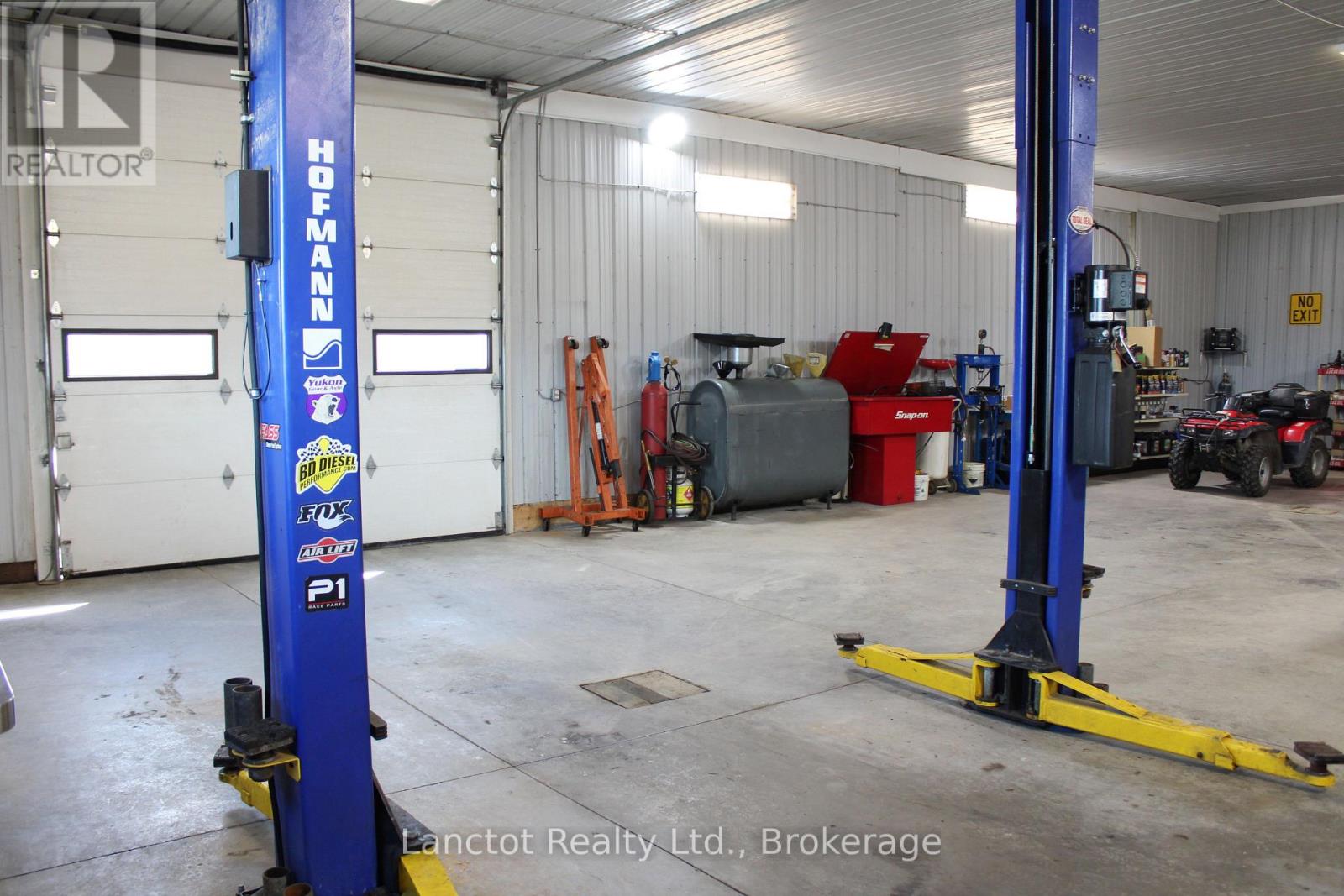 402558 Grey Road 17, Georgian Bluffs, Ontario  N0H 2T0 - Photo 7 - X12398656