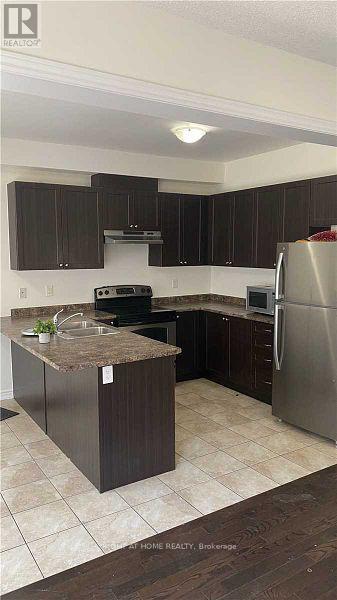 572 Murray Meadows Place, Milton, Ontario  L9T 8L8 - Photo 2 - W12645342