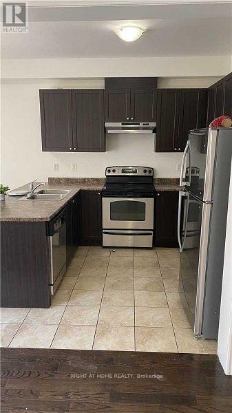 572 Murray Meadows Place, Milton, Ontario  L9T 8L8 - Photo 3 - W12645342