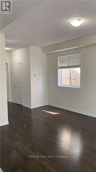 572 Murray Meadows Place, Milton, Ontario  L9T 8L8 - Photo 7 - W12645342