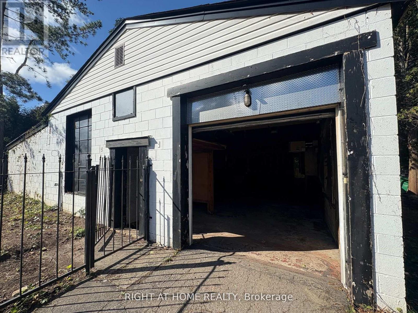 779 Indian Road, Mississauga, Ontario  L5H 1R4 - Photo 13 - W12645344