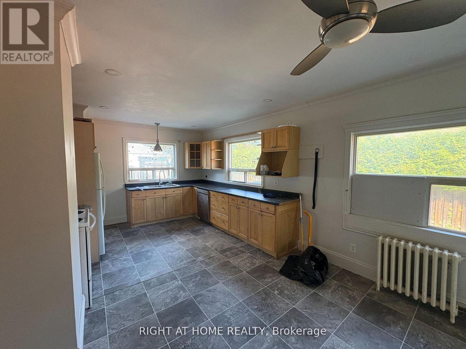 779 Indian Road, Mississauga, Ontario  L5H 1R4 - Photo 2 - W12645344